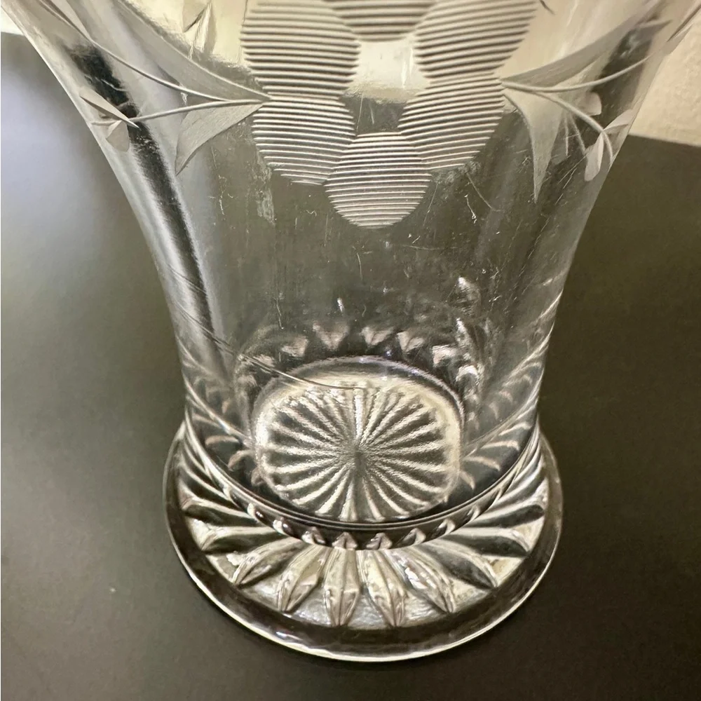 HEISEY GLASS BASKET VASE. CLEAR GLASS WITH ETCHED FLOWER & STEMS.